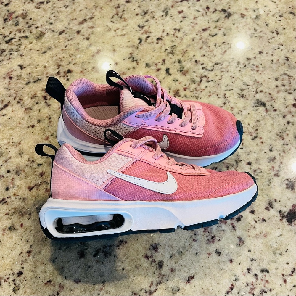 Girls Nike INTRLK Lite 1Y   Like New